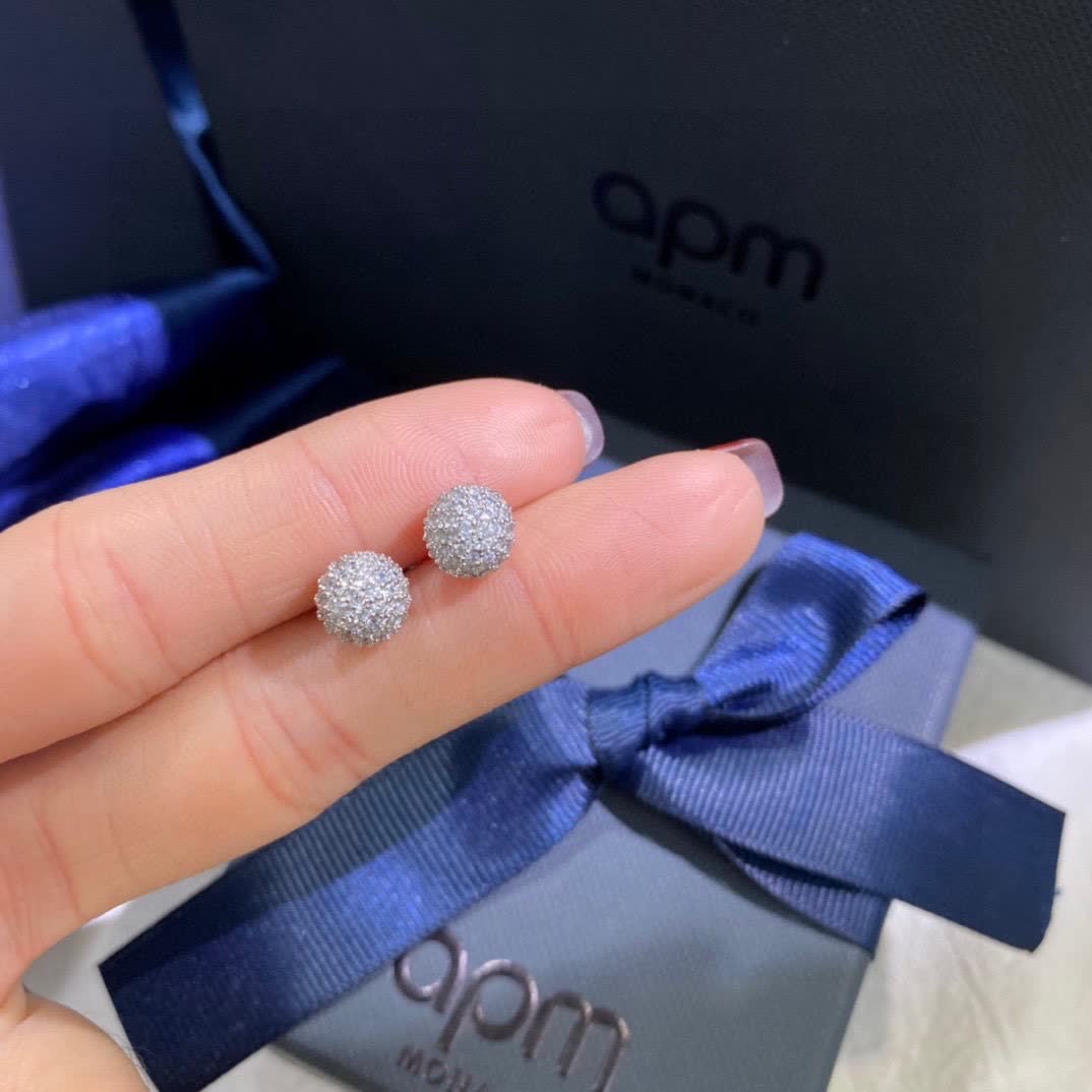 APM Monaco Elegant Diamond Stud Earrings